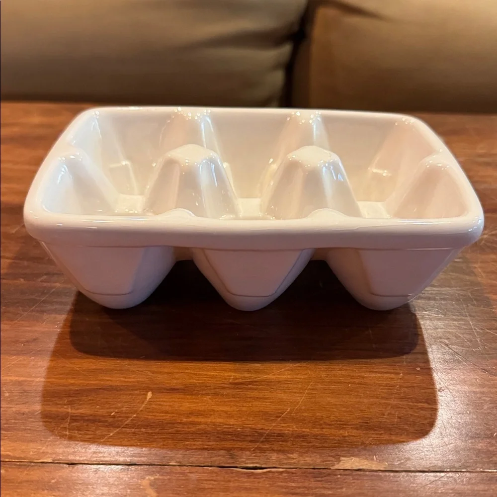 WILLIAMS SONOMA Ceramic Egg Holder Half Dozen White Easter Cottagecore Spring